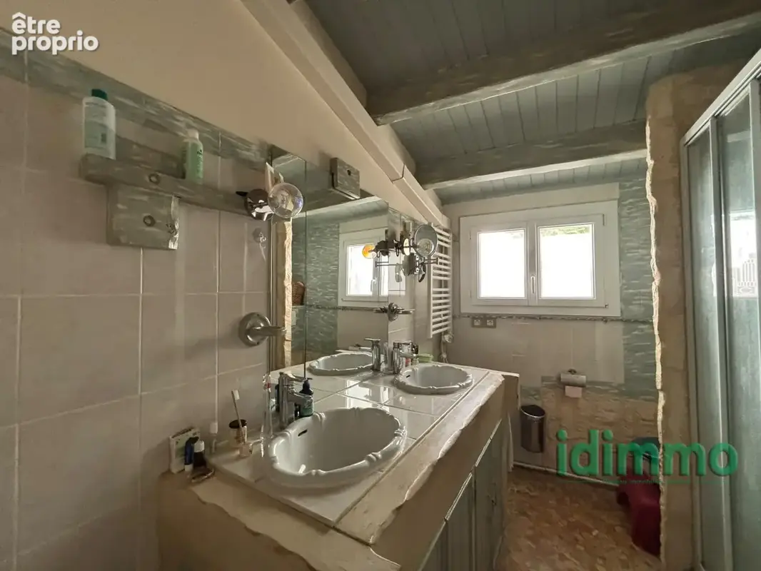 Maison ancienne en pierre en bon etat general de 90 m2 sur un terrain clos de 148 m2. 5 mn de la gare et du v - photo 7