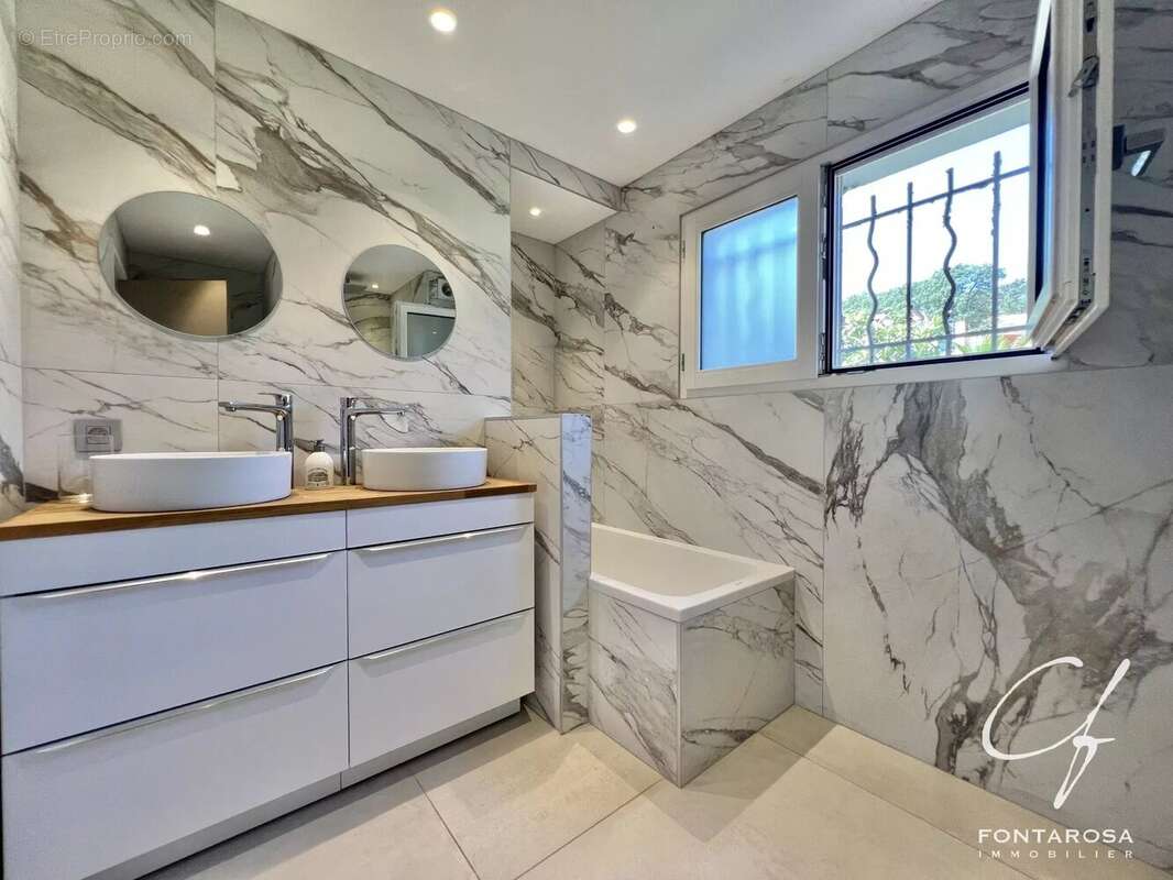 Maison à LES ISSAMBRES