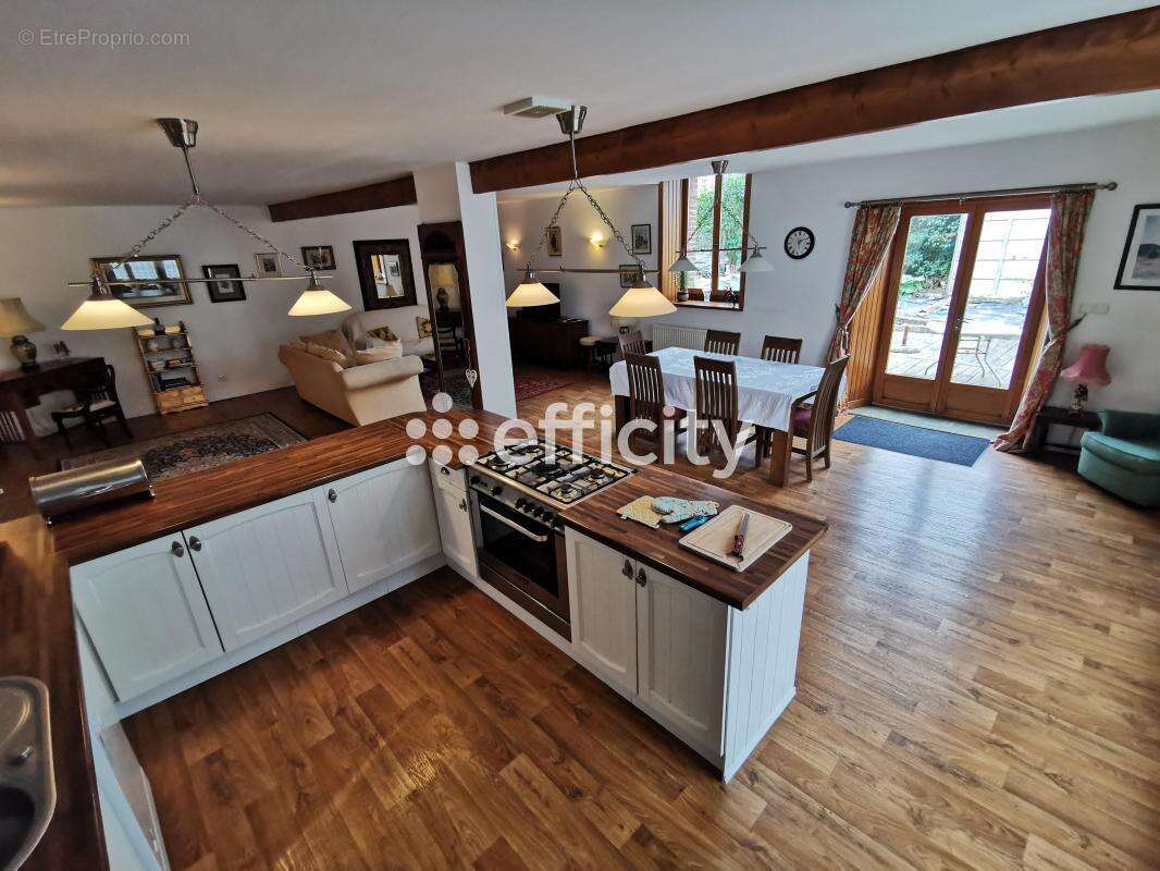 Maison 240 m² à Saint-Sever-Calvados  - photo 9