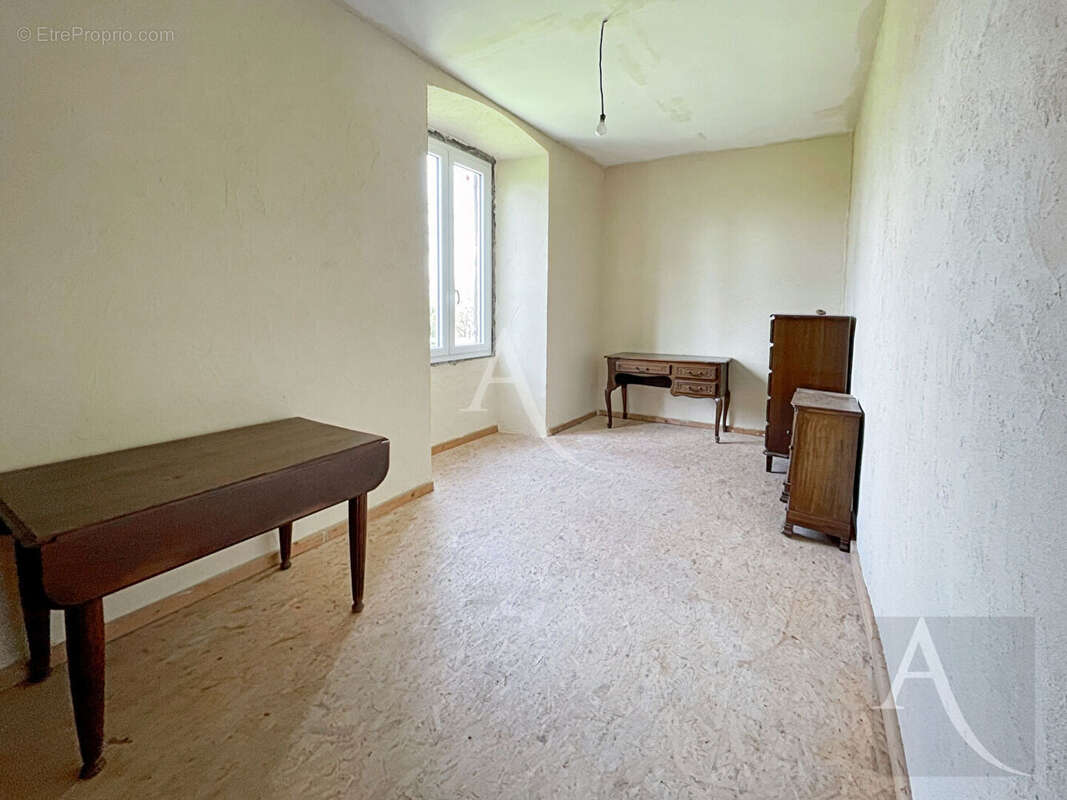 Maison à SAINT-BEAUZEIL