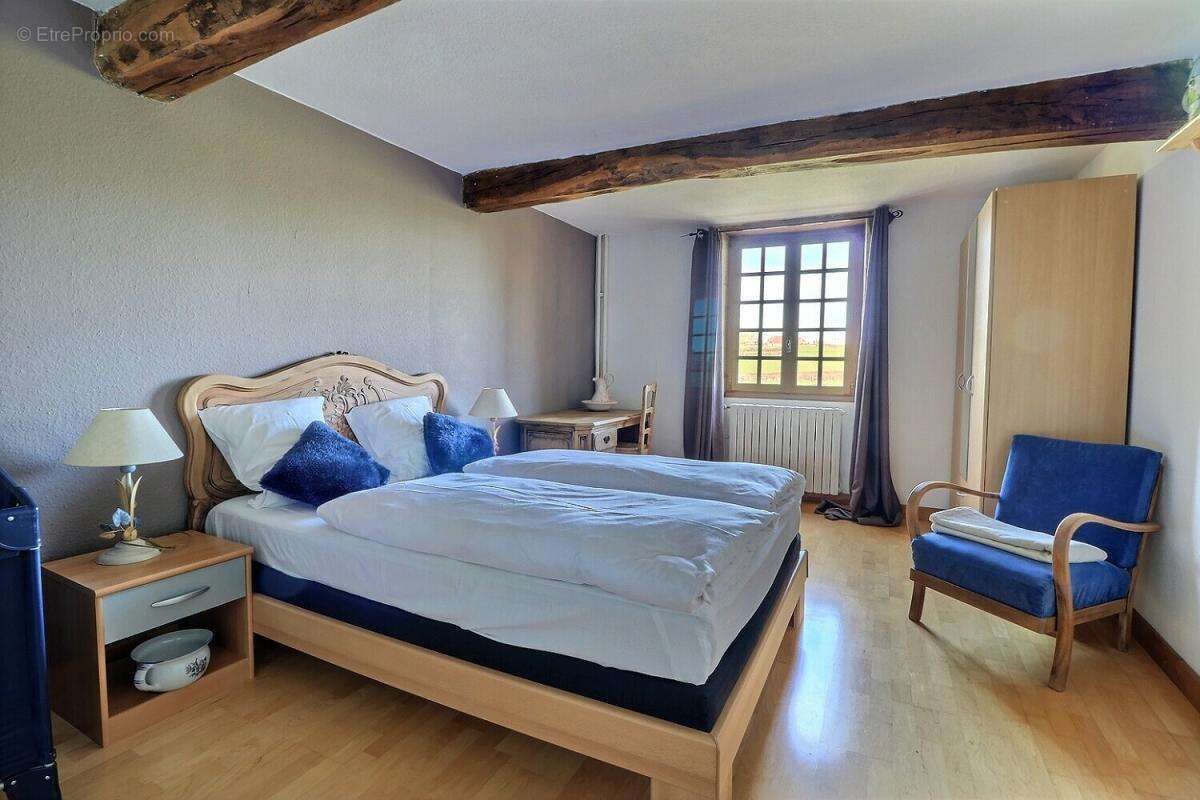 Maison à LA CLAYETTE