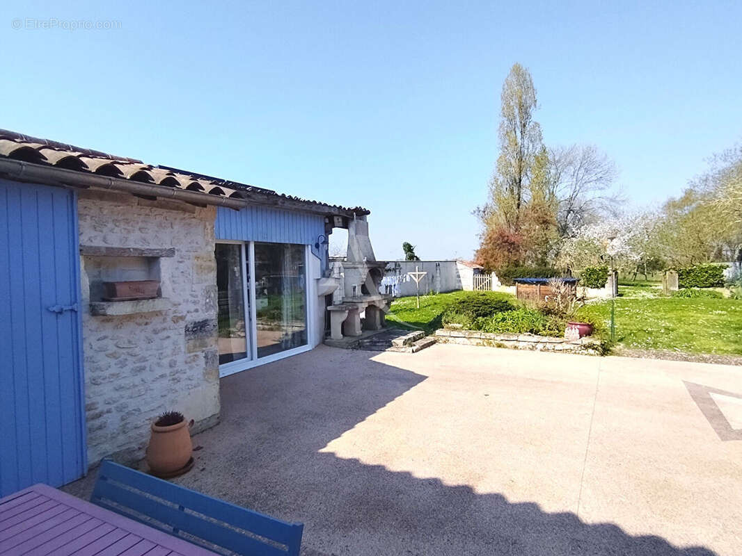 Maison à SAINT-GEORGES-DES-COTEAUX