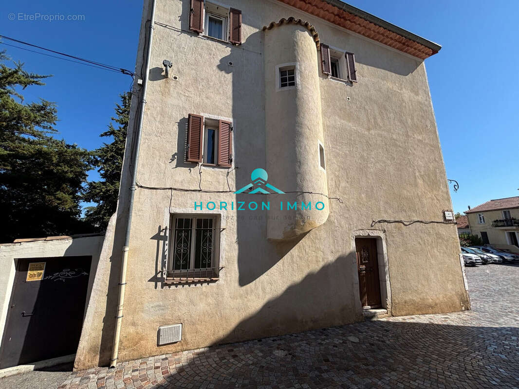 Appartement à SAINT-LAURENT-DU-VAR