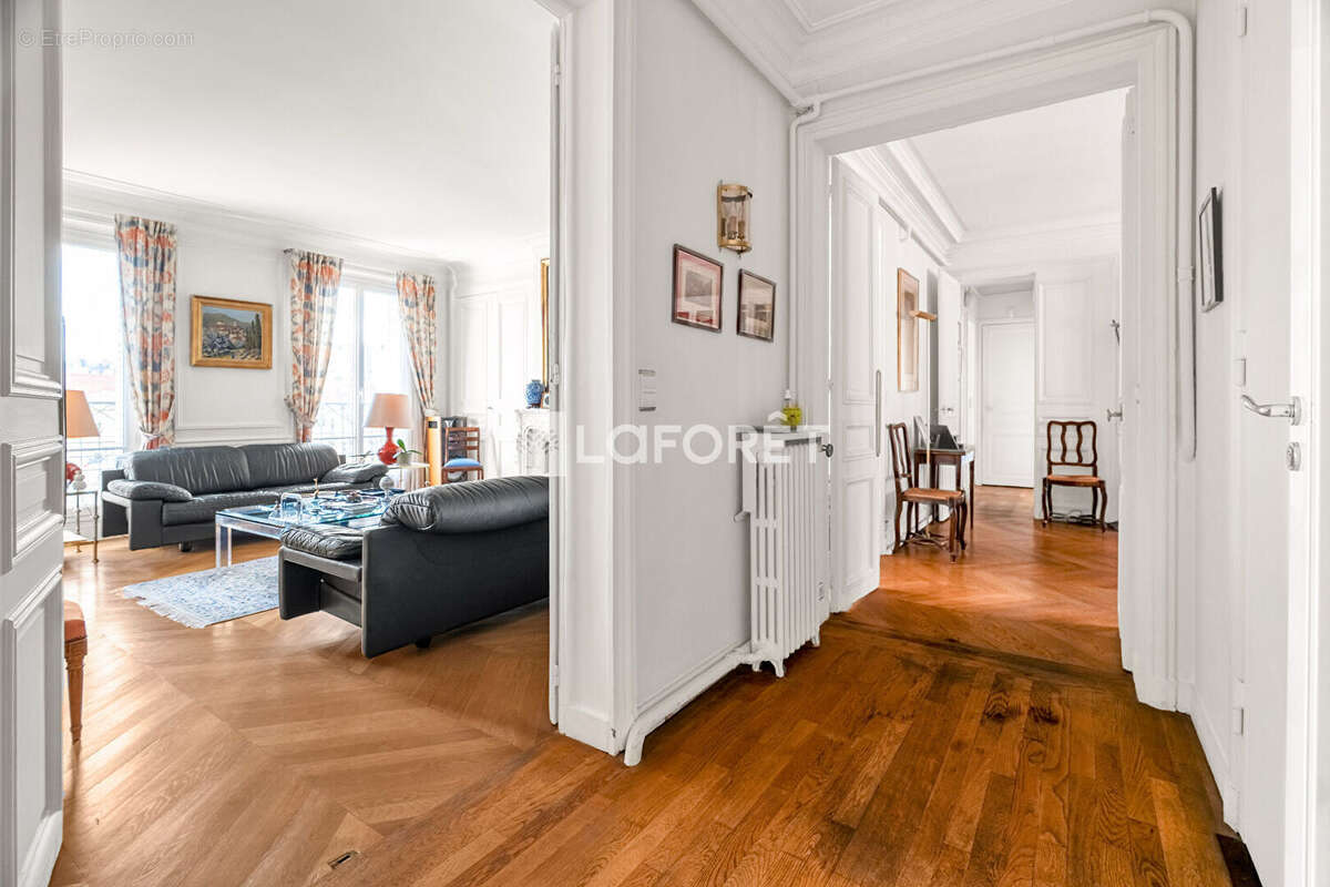 Appartement à PARIS-17E