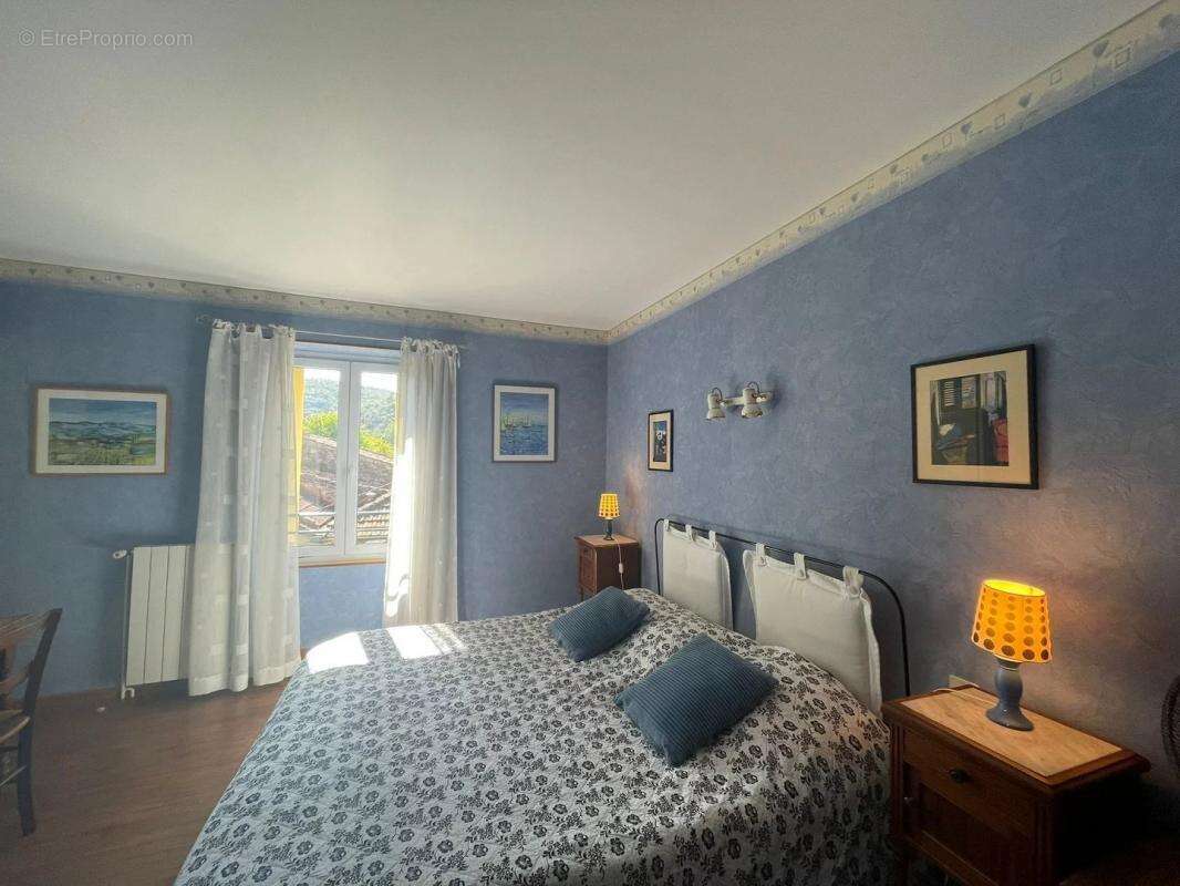 Maison à LA TOUR-SUR-ORB