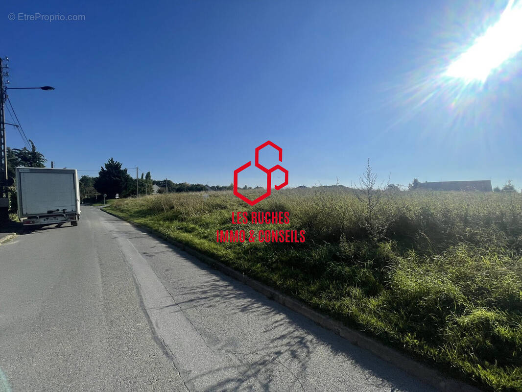 Terrain à MORET-SUR-LOING