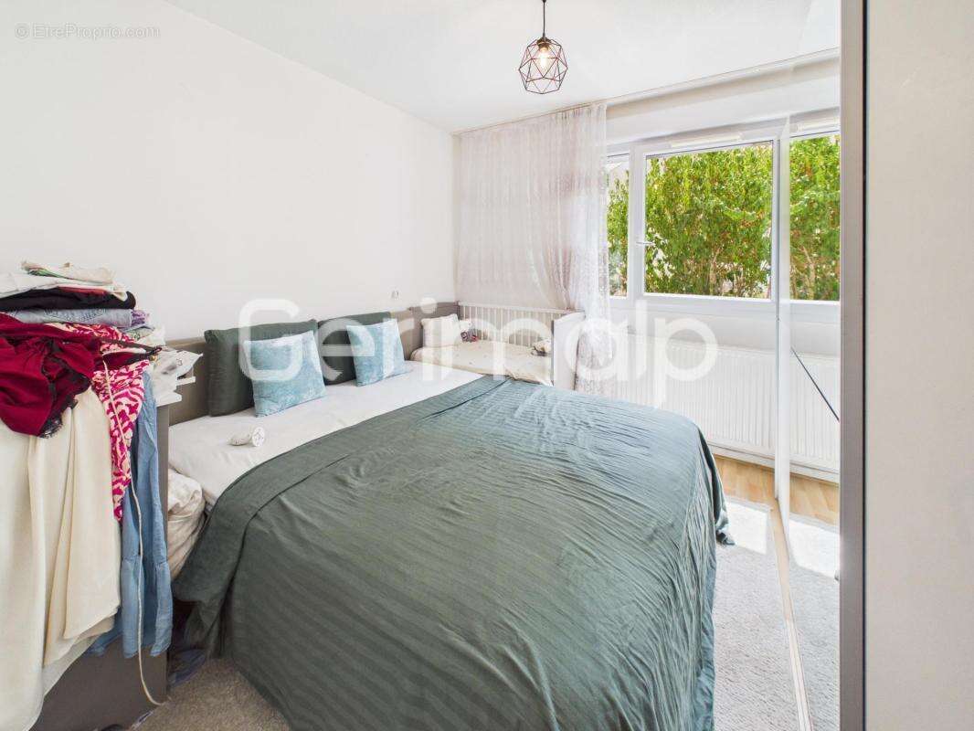Vente - Appartement - 4 pièces + cuisine - 75 m² - 398 000 € - - photo 12