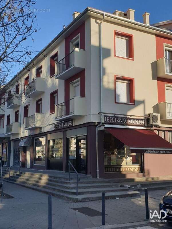 Commerce 170 m² à Grenoble  - photo 3
