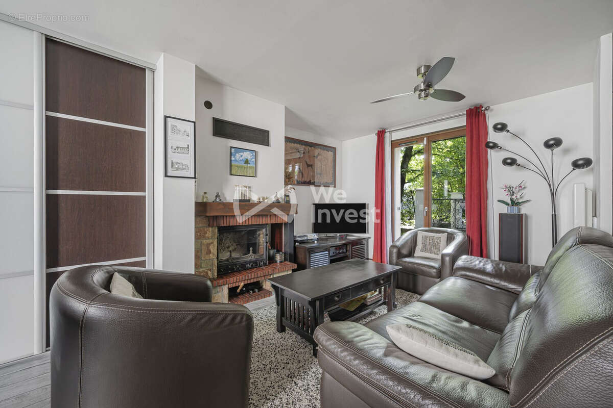salon avec insert - Maison à ARGENTEUIL