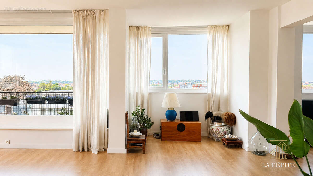 Appartement t4 tranformé en t3 avec garage, cave et vue panoramique - photo 8