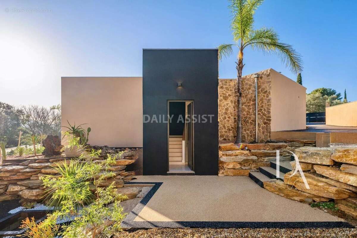 Maison Neuve Vue Dégagée Saint Cyr sur Mer - photo 8