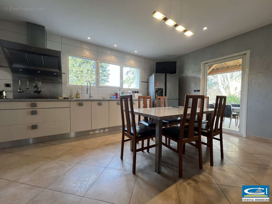 Maison à TOURNON-SUR-RHONE