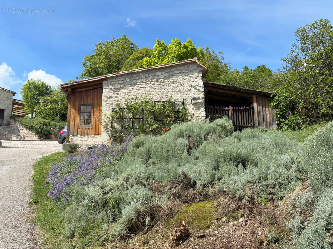 Maison à CASTELNAU-MONTRATIER