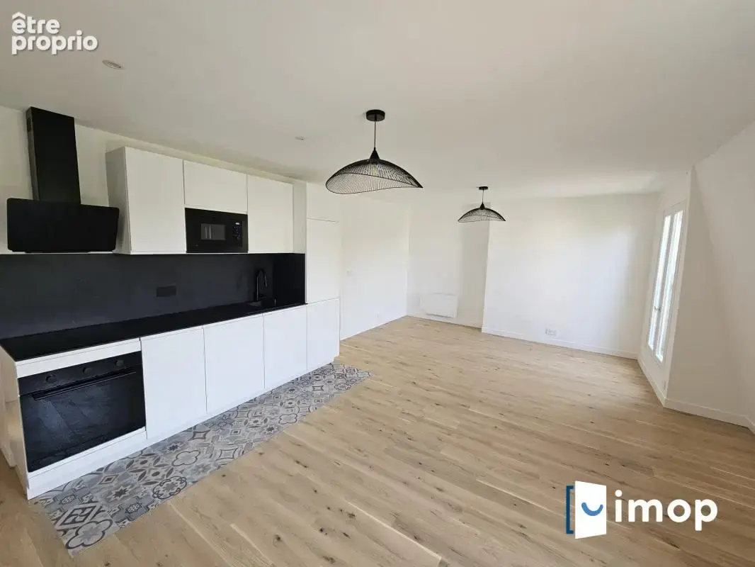 Dernier étage lumineux avec vue Sacré-Cœur – 3 pièces rénové à neuf, 53m² - photo 3