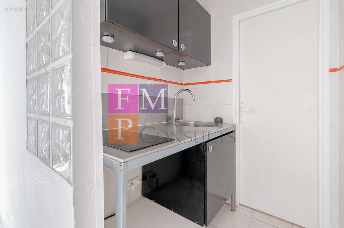 Paris 18e   Rue Stephenson   Superbe 2 pièces refait à neuf dans une résidence récente avec ascenseur - photo 5