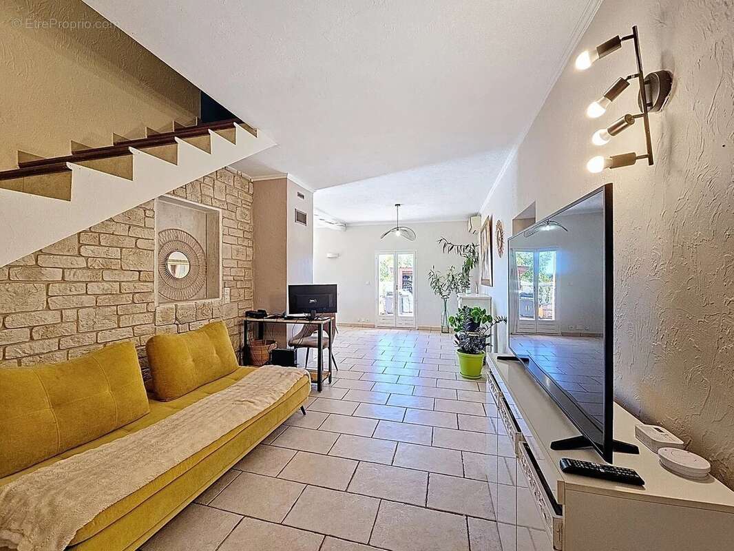 Maison à SAINT-LAURENT-DU-VAR