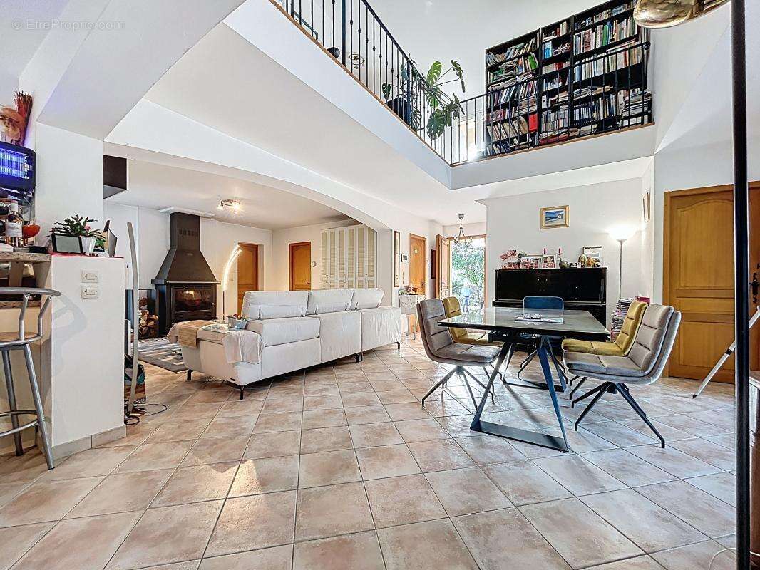 Maison à ROQUEBRUNE-SUR-ARGENS