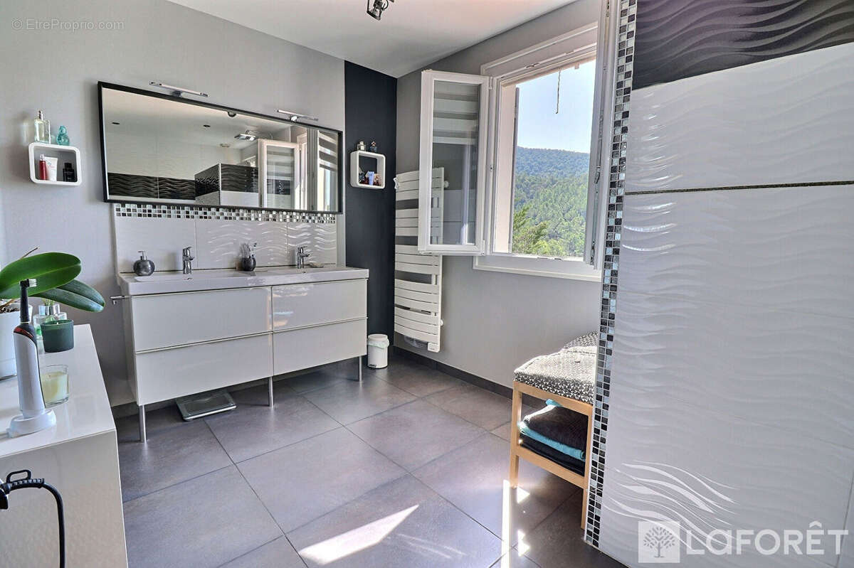 Maison à LA LONDE-LES-MAURES