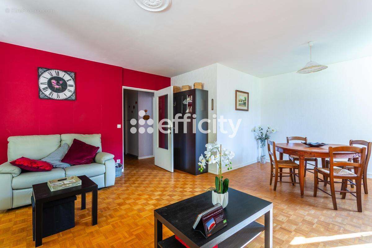 Appartement à SAINT-GENIS-LAVAL