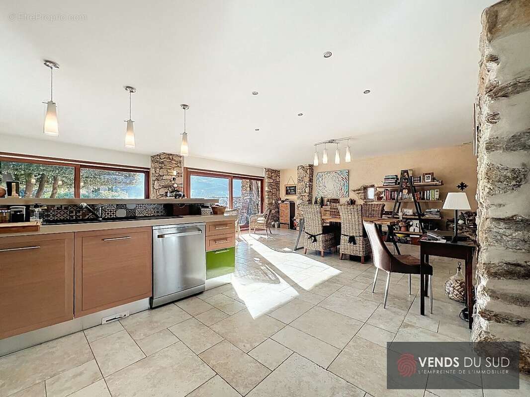 Maison à COLOMBIERES-SUR-ORB