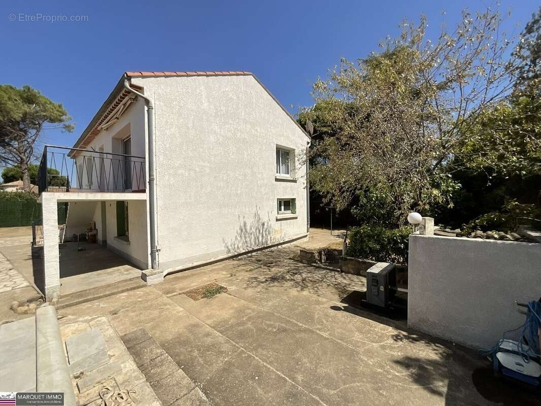 Beau potententiel !!! Pour cette lumineuse villa T4 offrant 92 m² + véranda de 37 m² + apt T2 de 50 m²  4 faces sur 1 069 m² ave - photo 31