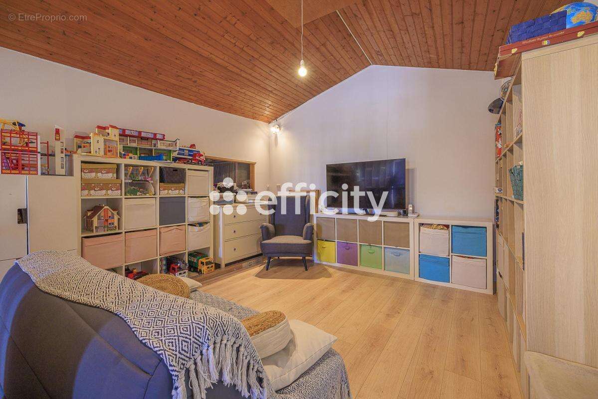 Maison 155 m² à Abzac  - photo 12