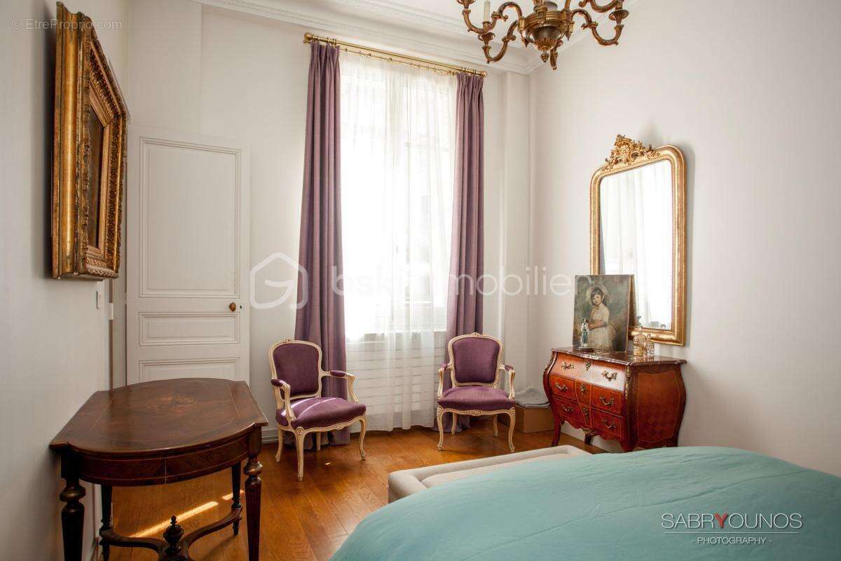 Appartement à PARIS-7E