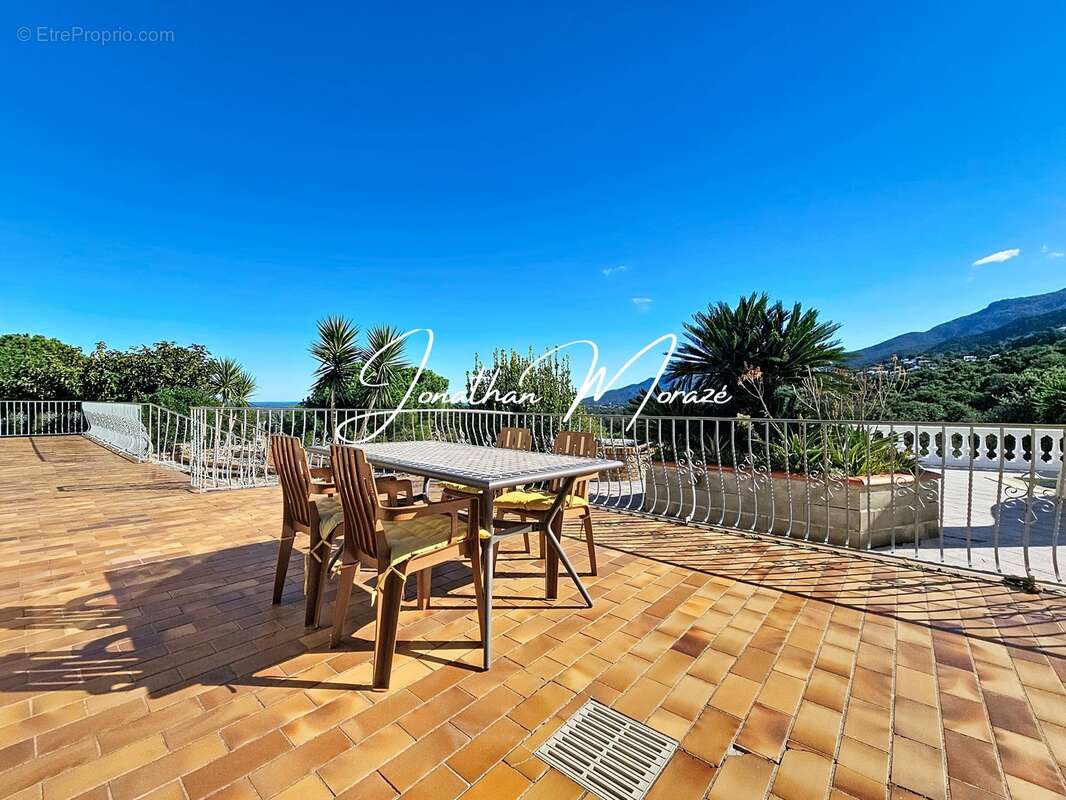 Maison à VILLELONGUE-DELS-MONTS