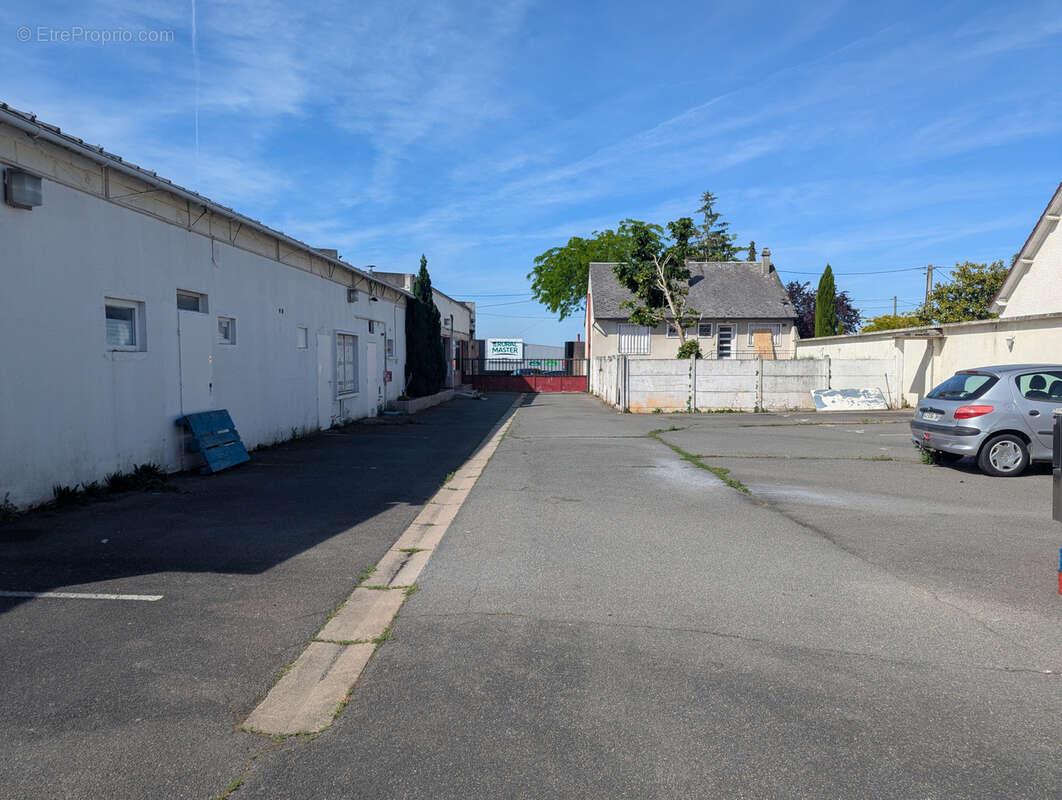Commerce à AMILLY