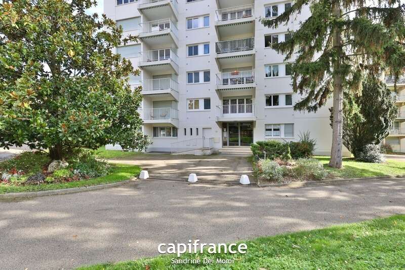 SAINTE FOY LES LYON - Bd de l'Europe- Appartement T3 de 68m² avec balcon, place de stationnement extérieure et cave - photo 2