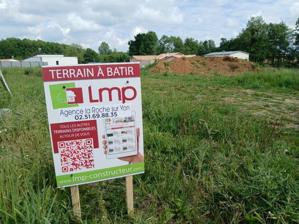 Terrain à LE POIRE-SUR-VIE