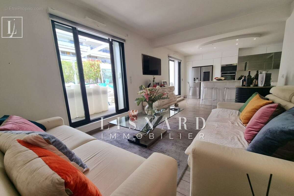 Appartement à VALLAURIS