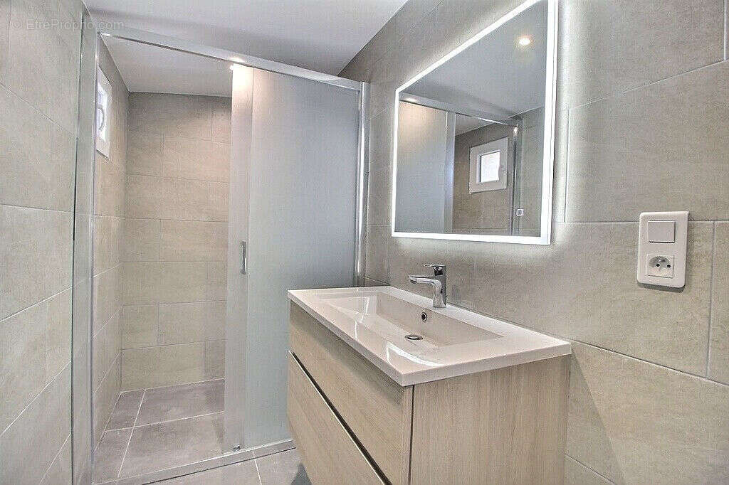 Maison à ROQUEBRUNE-SUR-ARGENS