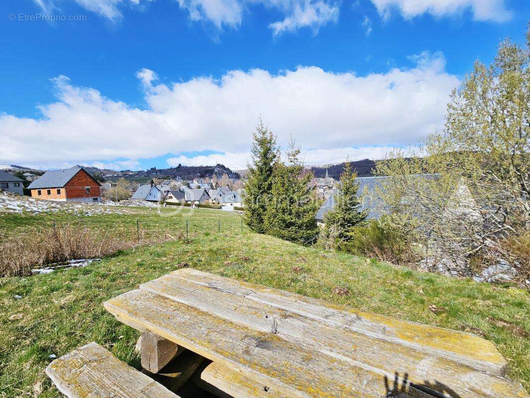 Maison à BESSE-ET-SAINT-ANASTAISE