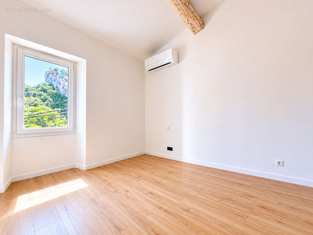 Appartement à ROQUEVAIRE