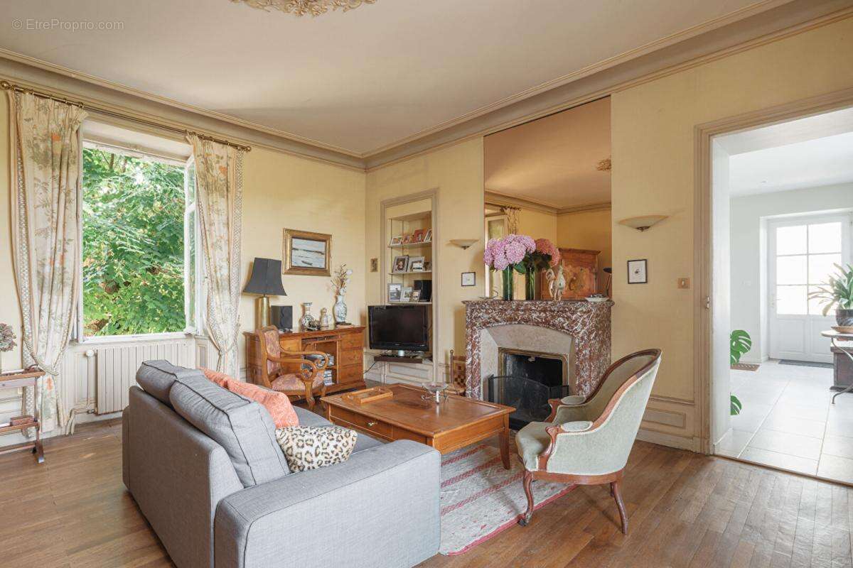 Maison de maître 190m² + 500m² de dépendances, Divatte sur Loire (44450) - photo 2