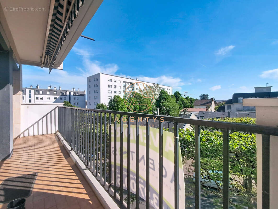 Appartement à SAINT-MAUR-DES-FOSSES