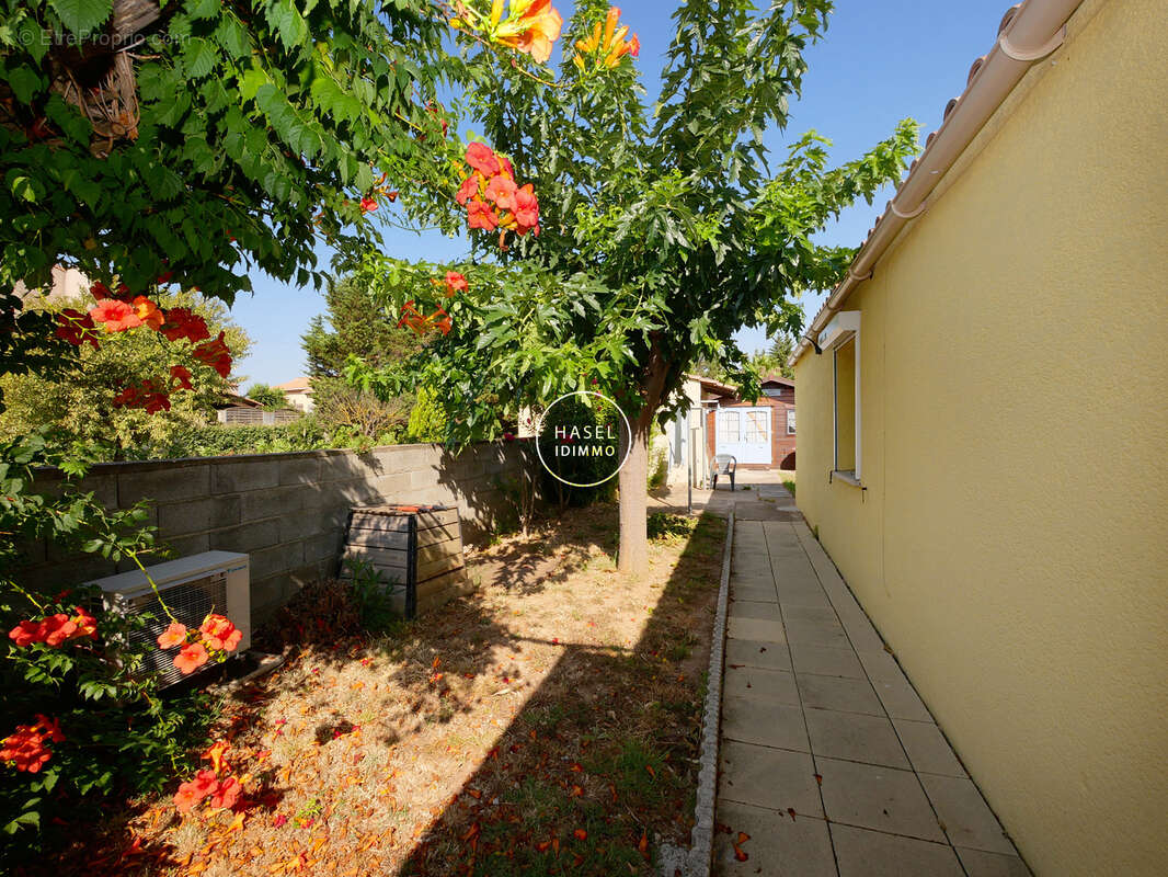 Villa en parfait état avec piscine, garage et grand jardin avec dépendance - photo 3