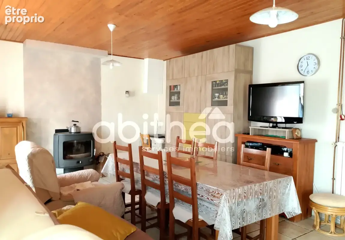 Maison d'habitation de 110 m2 au centre de ville de Roumazières - photo 3
