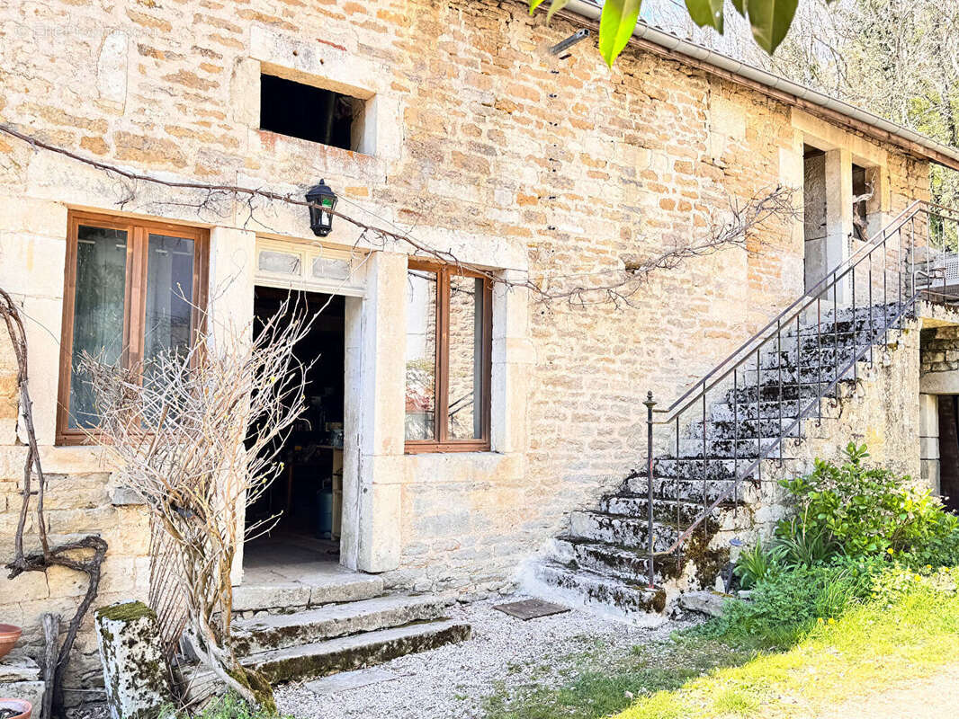 Maison à MONT-SAINT-JEAN