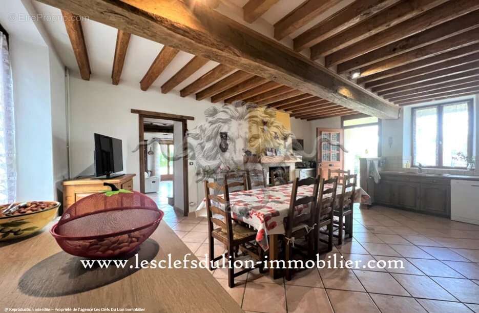 Maison à LORREZ-LE-BOCAGE-PREAUX