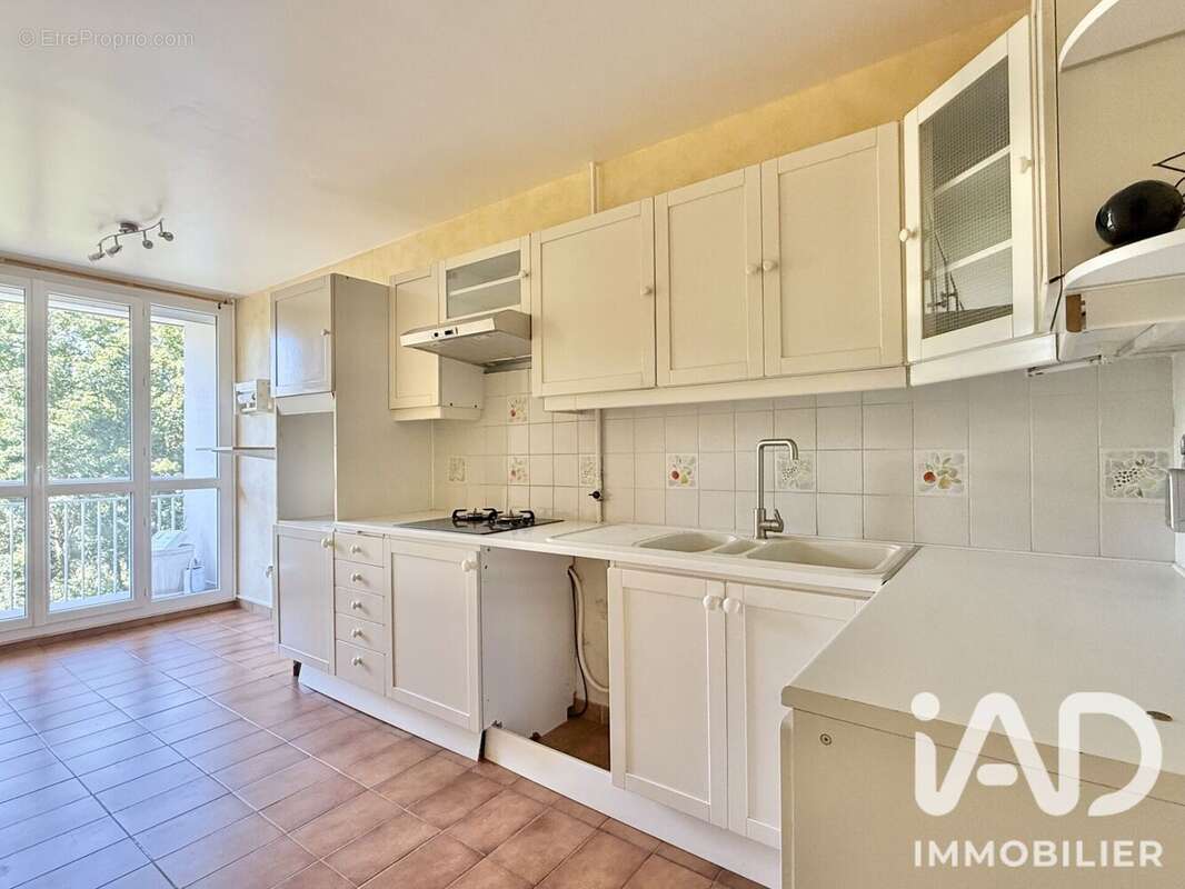 Appartement 80 m² à Chilly-Mazarin  - photo 2