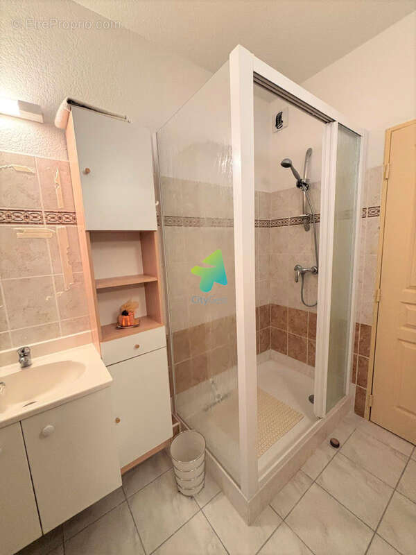 Appartement T3 69.57m2 + Terrasse + Cellier + Parkings - photo 6
