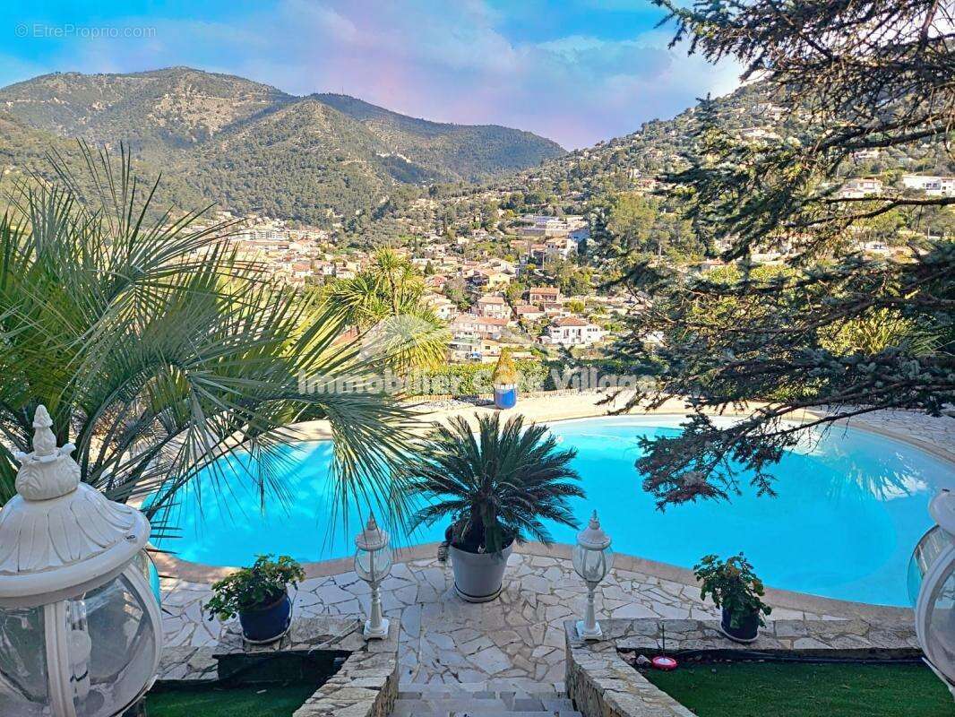 PERIPHERIE DE NICE Prestigieuse propriété,476m2 de surface - photo 8