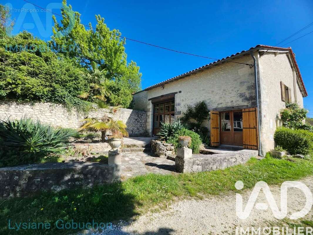 Maison 134 m² à Coutures  - photo 2
