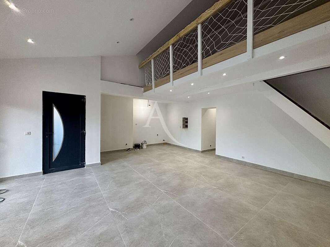 Villa t3/4 rénovée avec jardin proche centre - photo 3