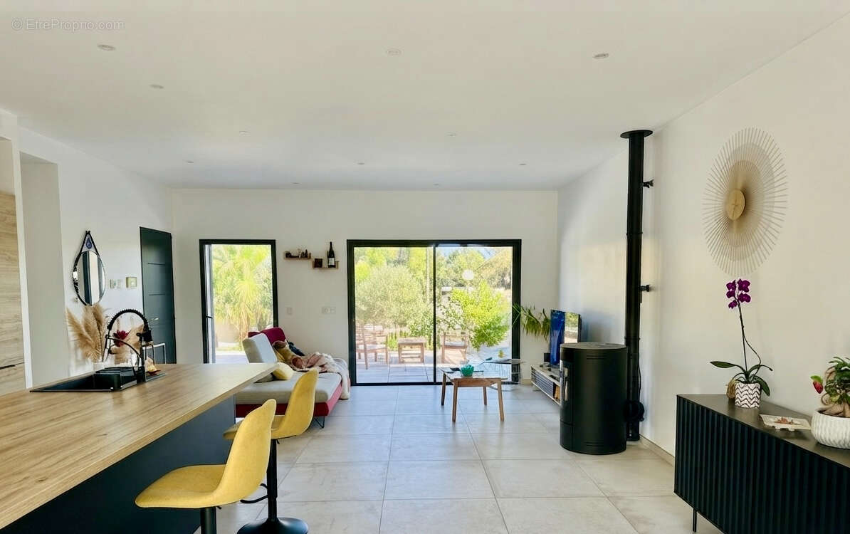 Maison de plain pied 100m2 terrain 538m2 garage et piscine - photo 4