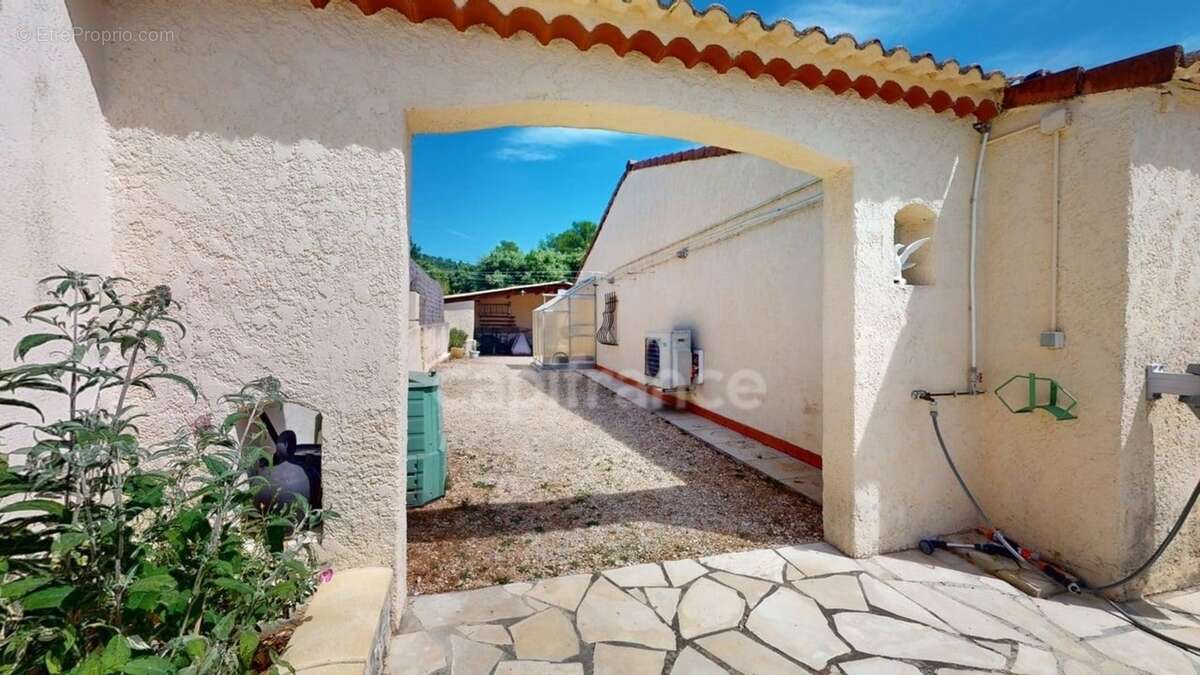 Maison à vendre 5 pièces GAREOULT (83) - photo 22