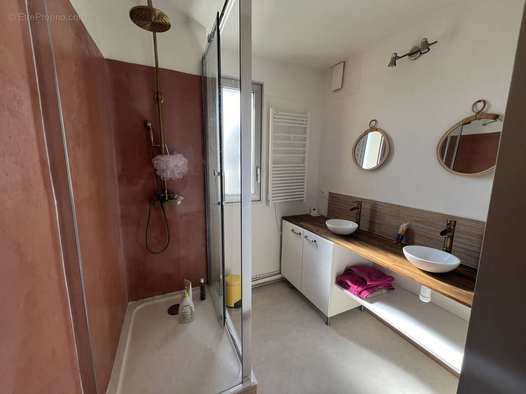 Appartement à SAINT-PRIEST-EN-JAREZ