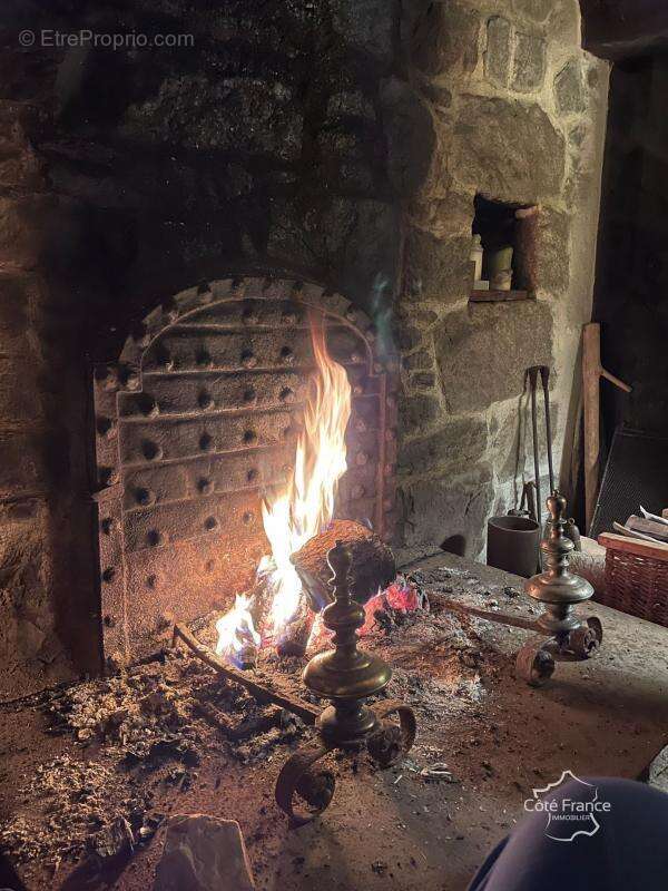 Ancien moulin avec droit d'eau et 2,2 hectares du terrain, C - photo 14
